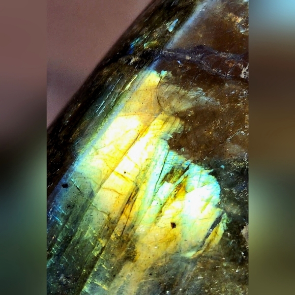 Big Bright Beauty! Large Labradorite Free-form - Picture 17 of 17
